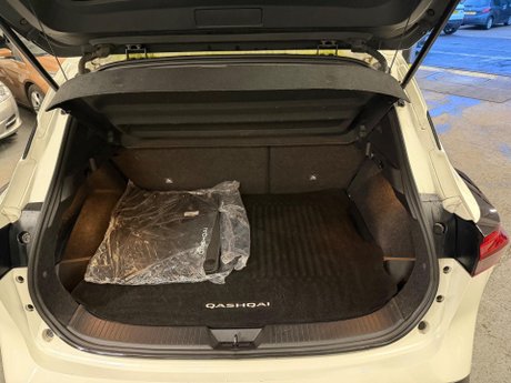 Nissan Qashqai 1.3 DIG-T MHEV N-Connecta XTRON Euro 6 (s/s) 5dr 29