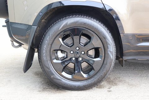 Land Rover Defender 110 D300 X-DYNAMIC HSE 7 SEATER  PRICE MATCH OFFER PREMIUM COLOUR  11