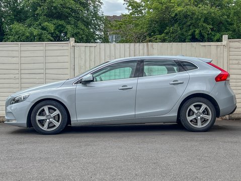 Volvo V40 1.6 D2 SE Hatchback 5dr Diesel Powershift Euro 5 (s/s) (115 ps) 7