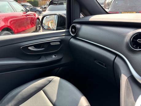 Mercedes-Benz V Class 2.0 V300d AMG Line MPV 5dr Diesel G-Tronic+ Euro 6 (s/s) LWB (237 ps) 39