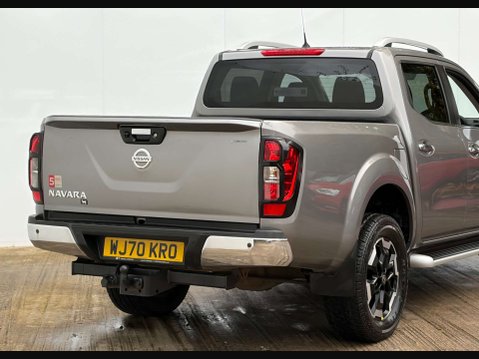 Nissan Navara 2.3 Navara Tekna dCi 4WD 5dr 33