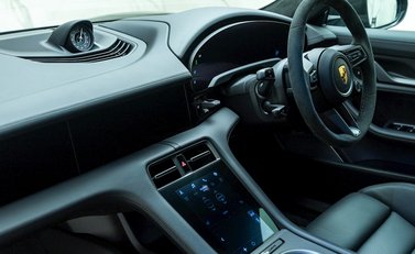 Porsche Taycan Turbo S 16