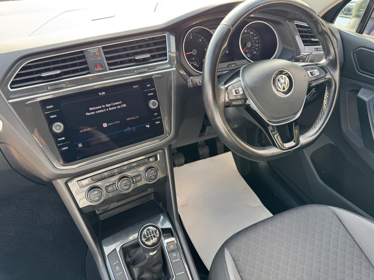 2018 Volkswagen Tiguan — image 8