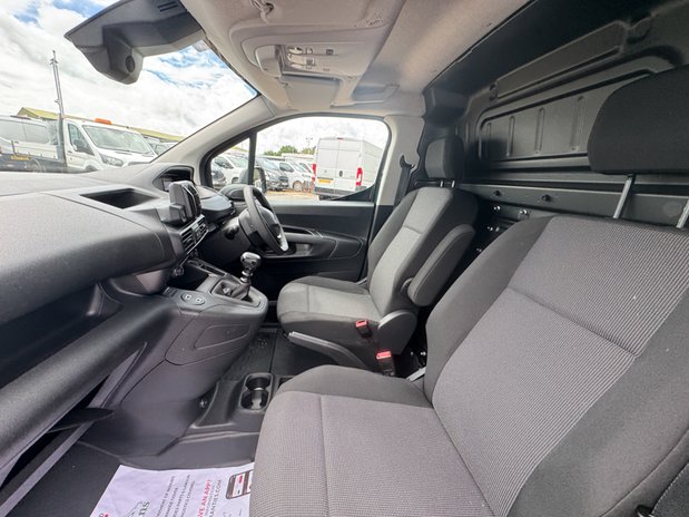 Peugeot Partner LWB L2H1 [SOLD SM] Low Roof Professional Air Con Sensors Tow Bar EURO 6 NO 14