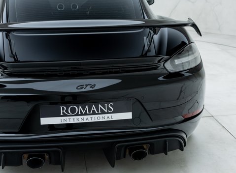 Porsche Cayman GT4 (718) 24