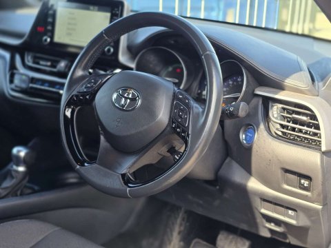 2022 Toyota C-HR thumbnail 18