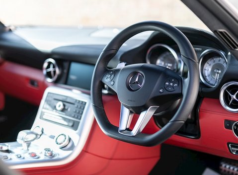 Mercedes-Benz SLS AMG 13