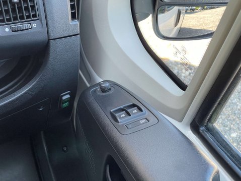 Citroen Relay 40 L4H2 17SEAT LIGHTWEIGHT MINIBUS NON-D1 with FULL MESH RAMP, A/C, CAMERA. 32