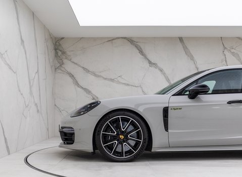 Porsche Panamera Turbo S E-Hybrid Sport Turismo 26