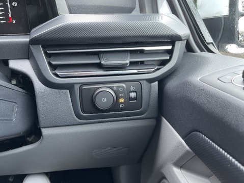 Ford Transit Custom 280 LIMITED L1H1 P/V ECOBLUE 28