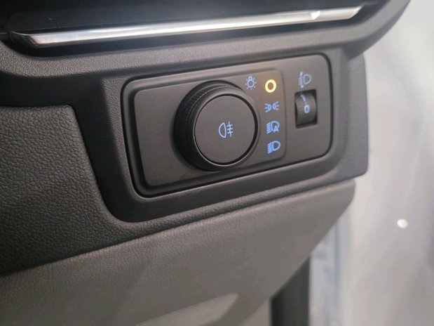 Ford Transit Custom TRANSIT CUSTOM 320 L2 DIESEL FWD 2.0 Eco Blue 136ps H1 Limited 9 Seater 25