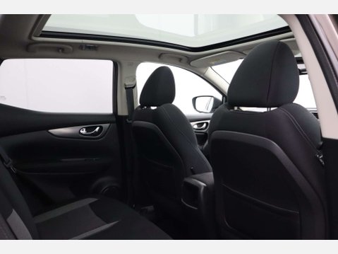 Nissan Qashqai 1.2 Qashqai N-Connecta DiG-T 5dr 3