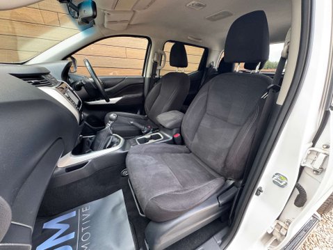 Nissan Navara 2.3 Navara N-Connecta dCi 4WD 5dr 32