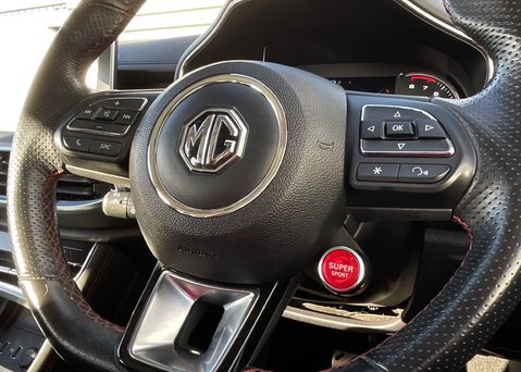 MG HS 1.5 T-GDI EXCLUSIVE DCT 21