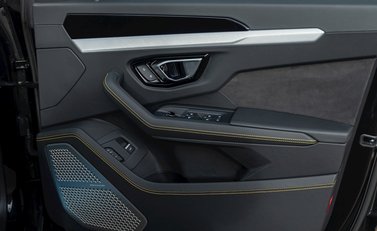Lamborghini Urus 25