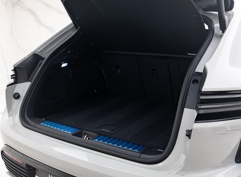 Porsche Macan Turbo Electric 46