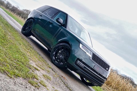 Land Rover Range Rover D300 SE 19