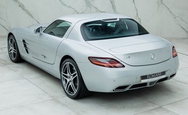 Mercedes-Benz SLS AMG 18