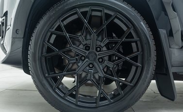 Land Rover Defender 90 V8 P525 URBAN 29