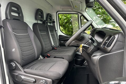 Iveco Daily 35S14V Hi-Matic Panel Van - Air Con / Auto / Car Play 4