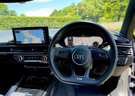 Audi A4 AVANT TFSI S LINE BLACK EDITION MHEV 5
