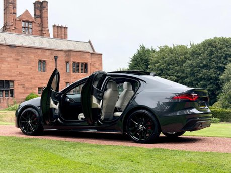 Jaguar XE R-DYNAMIC HSE BLACK 26