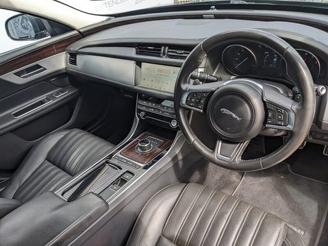 Jaguar XF PORTFOLIO 14