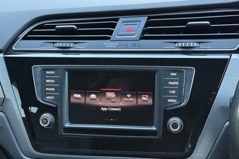 Volkswagen Touran SE TDI BMT -APPLE CAR PLAY-£35 ROAD TAX -9 SERVICES -PARK PILOT-240V SOCKET 38