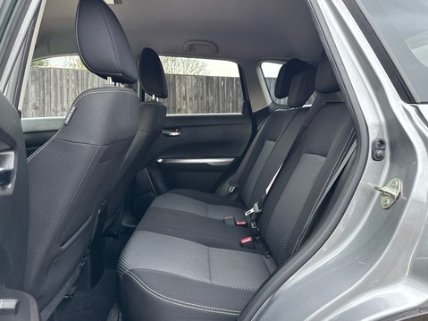 Suzuki Vitara SZ-T BOOSTERJET MHEV 9