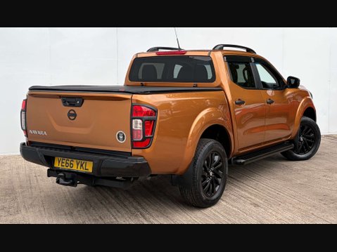 Nissan Navara 2.3 Navara Tekna dCi Auto 4WD 5dr 33