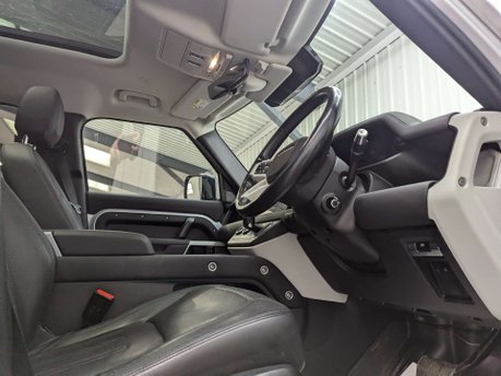 Land Rover Defender 3.0 Defender SE D MHEV Auto 4WD 5dr 51