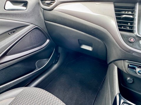 Vauxhall Crossland X ELITE 38