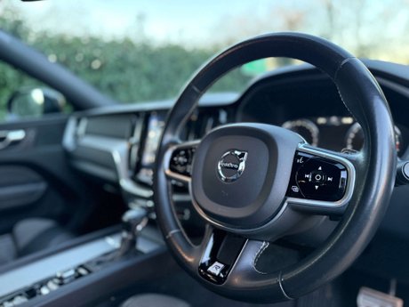 Volvo XC60 2.0 T5 R-Design Auto AWD Euro 6 (s/s) 5dr 35