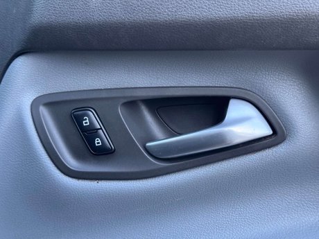 Ford Transit Custom 2.0 Transit Custom 270 Limited 28