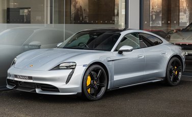 Porsche Taycan TURBO 2