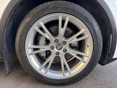 Tesla Model Y BASE 15