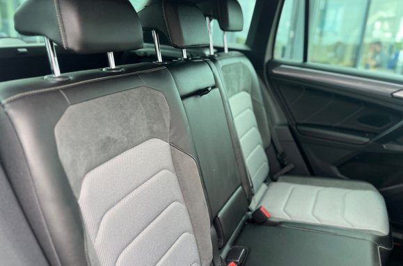 Volkswagen Tiguan R-LINE TECH 2.0 TDI 4MOTION DSG AUTO 20