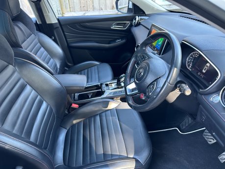 MG HS 1.5 EXCLUSIVE DCT 5 Dr AUTOMATIC 17