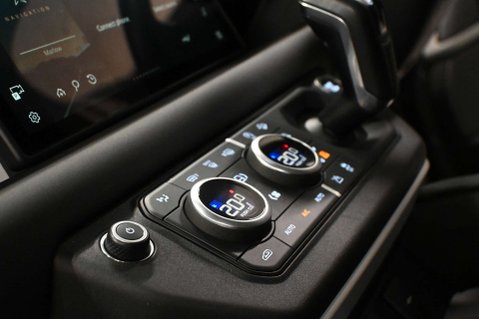 Land Rover Defender 3.0 Defender XS Edition D MHEV A 4WD 5dr 16