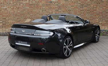 Aston Martin V12 Vantage S Roadster 2