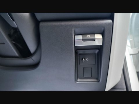 Land Rover Defender X-DYNAMIC SE 20