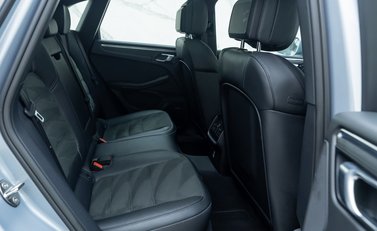 Porsche Macan GTS 18