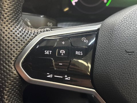 Volkswagen Golf 1.5 eTSI MHEV R-Line DSG Euro 6 (s/s) 5dr 17