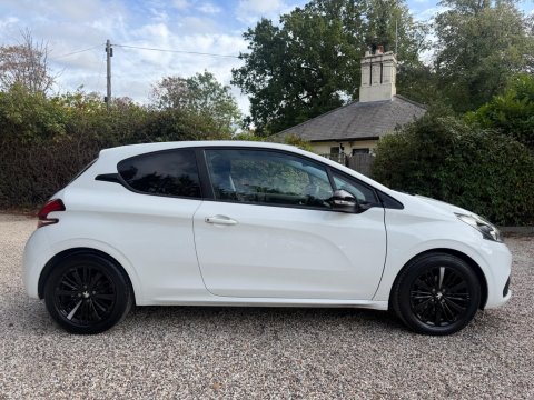Peugeot 208 1.2 PureTech Black Edition Euro 6 3dr 8