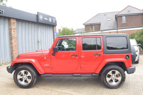 Jeep Wrangler Sahara Unlimited Edition Auto 26