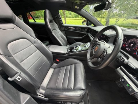 Porsche Panamera 4 PDK 35