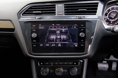 Volkswagen Tiguan Allspace SEL TSI DSG 23