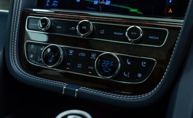 Bentley Bentayga V8 First Edition 28