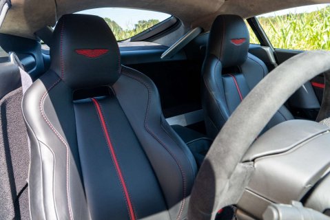 Aston Martin Vantage S V12 Manual 11