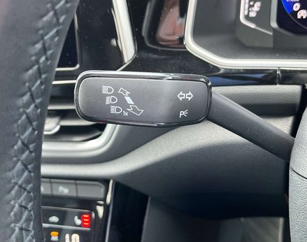 Volkswagen T-Roc 1.5 T-Roc R-Line TSI Semi-Auto 5dr 57